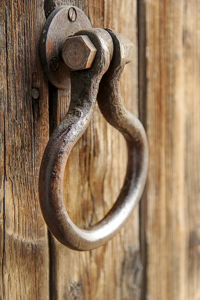 Old Antique Metal Handle Rough Wooden Door Handmade Close Shallow — Stock Photo, Image