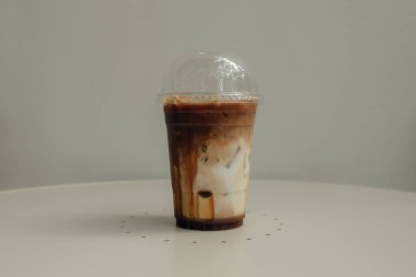 Sütlü taze buzlu kahve..