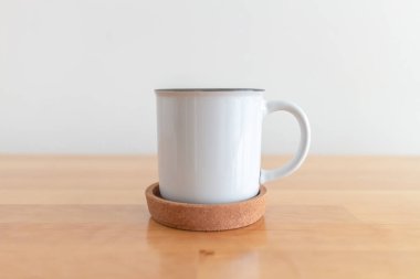 Beyaz arka planda beyaz kahve fincanı..