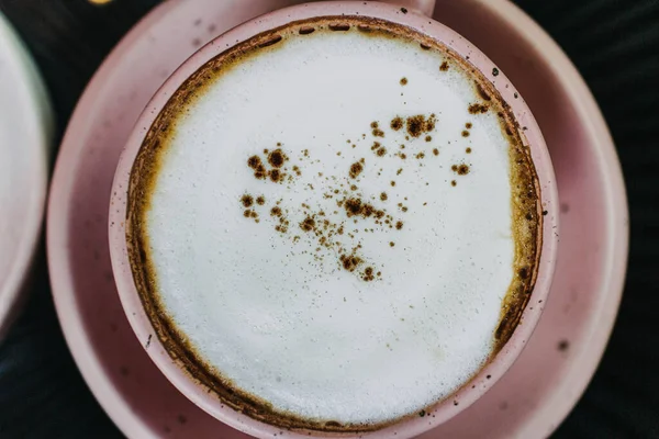 Cangkir kopi panas dalam konsep santai dan waktu istirahat. — Stok Foto