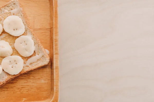 Tostadas de plátano caseras para el desayuno de verano. — Foto de Stock