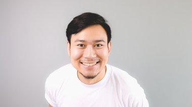 Gülümsemek yüz yakın çekim için kamera.