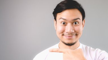 Gülümseme mutlu yüz ile boş boşaltmak işaret.