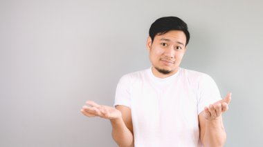 Onun omuz ve kol karar ve seçimi rasing t kadar.