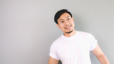 Yukarıda birisi veya bir şey ararken.