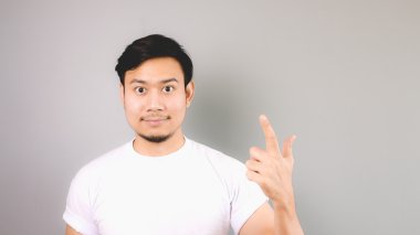 İkinci adım el işareti.