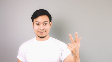 Üçüncü adım el işareti.