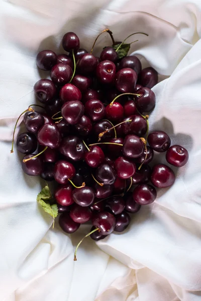 Ripe cherries on white table cloth — Stock Photo, Image