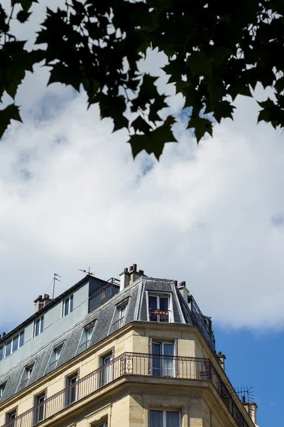 伝統的なパリの屋上 — ストック写真