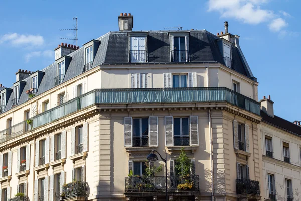 伝統的なパリの建築 — ストック写真