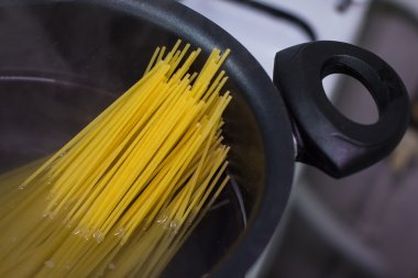 Spagetti pot kaynar