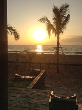 Sahilde gün batımı