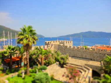 Deniz, seçici odak, tilt-shift etkisi tarafından Ortaçağ Kalesi