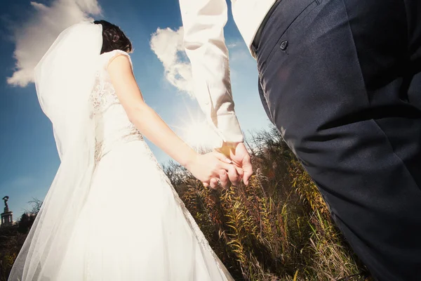 Holding hands — Stock Photo, Image