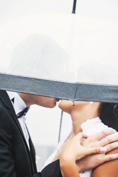 Hochzeiten und Regen — Stockfoto