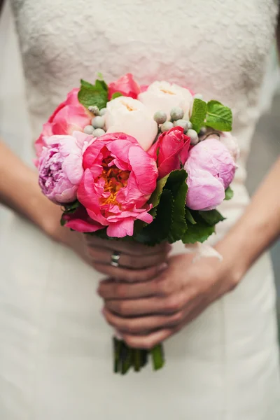 結婚式の花花束を閉じる — ストック写真