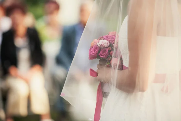 Bouquet under veil — Stock Photo, Image