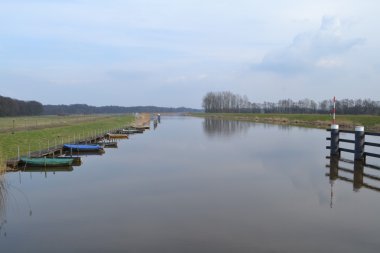 küçük teknelerle Nehri