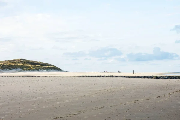 Vandrare Sandstrand Med Sanddyner Vlieland — Stockfoto