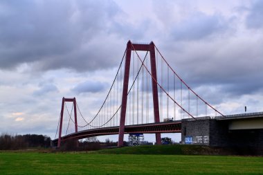 Ren Nehri üzerinde köprü