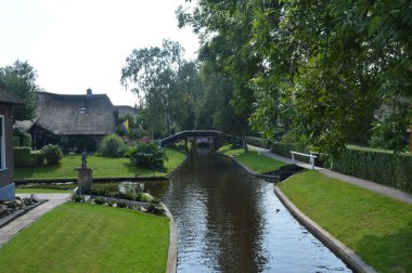 Giethoorn Bridge'de ile kanal