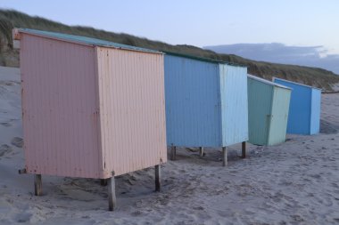 sonbahar kumsalda yaptı banyo kabinleri