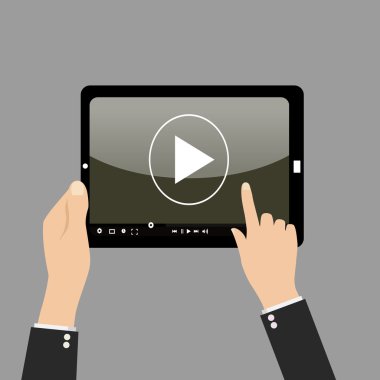 bir adam elinde video oynatıcı