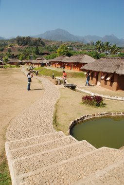 kulübe dağ arasında