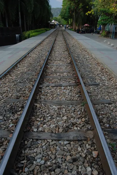 Die Bahnstrecke parallel zeigen — Stockfoto