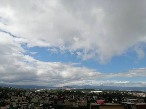 Montain Árvore Whit Sol — Fotografia de Stock