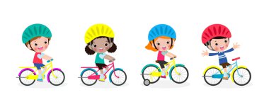 Bir grup mutlu çocuk bisiklete biniyor, bir grup şirin çocuk bisiklete biniyor spor konsepti, komik çocuk bisikleti sürüyor dışarıda birlikte oynuyorlar beyaz bir arka plan vektör çiziminde izole edilmiş.
