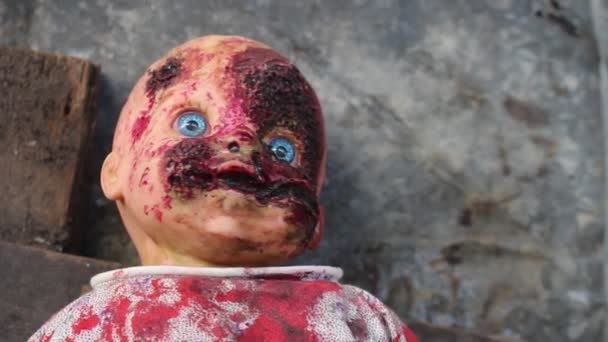 Assustador Sangrento Boneca Halloween Conceito Close Crianças Fantasma Místico Boneca — Vídeo de Stock