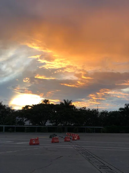 Atardecer Con Cielo Rojizo — Stockfoto