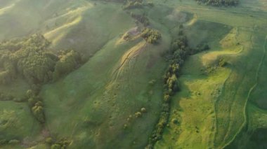 Şehir manzarası dışında harika bir yaz sabahı