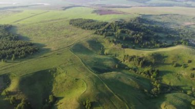 Şehir manzarası dışında harika bir yaz sabahı