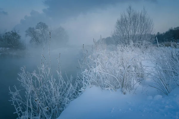 Gelida Mattina Inverno Fuori Città Dopo Una Nevicata — Foto Stock