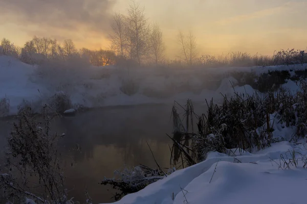 Frosty Vintermorgon Utanför Staden Efter Ett Snöfall — Stockfoto