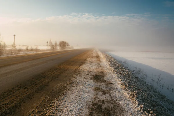 Παγωμένο Χειμωνιάτικο Πρωινό Έξω Από Την Πόλη Μετά Από Χιονόπτωση — Φωτογραφία Αρχείου