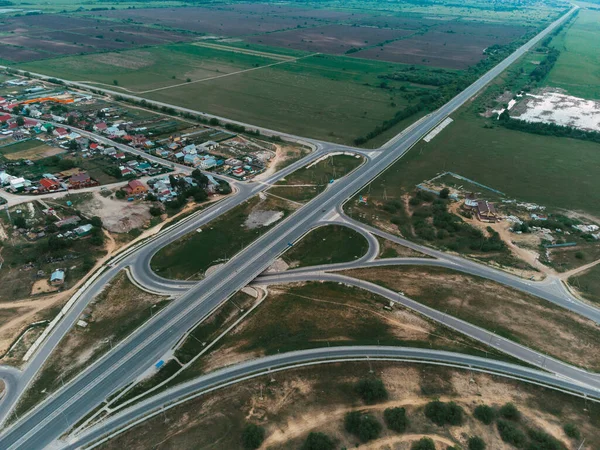 Şehir manzarası dışında harika bir yaz sabahı