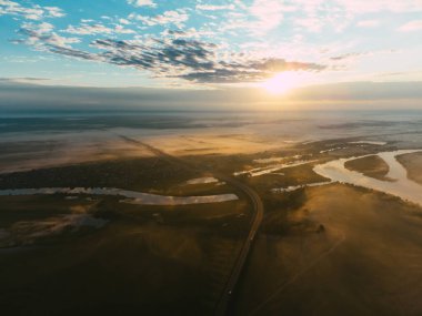 Şehir dışında harika bir yaz sabahı