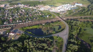 Şehir manzarası dışında harika bir yaz sabahı