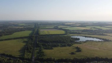 Şehir manzarası dışında harika bir yaz sabahı