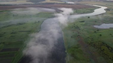 Şehir manzarası dışında harika bir yaz sabahı