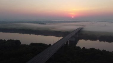 Şehir manzarasının dışında güzel bir yaz sabahı