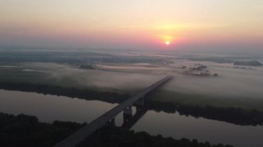 Şehir manzarasının dışında güzel bir yaz sabahı