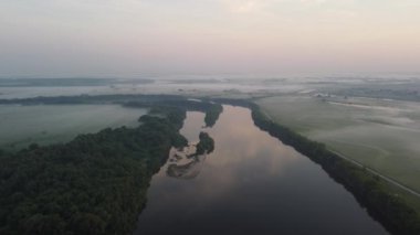 Şehir manzarasının dışında güzel bir yaz sabahı