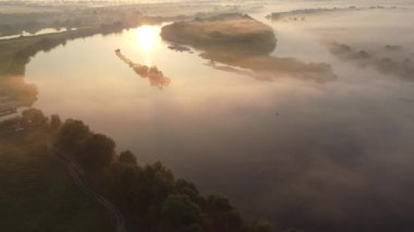 Şehir manzarasının dışında güzel bir yaz sabahı