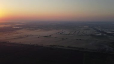 Şehir manzarasının dışında güzel bir yaz sabahı