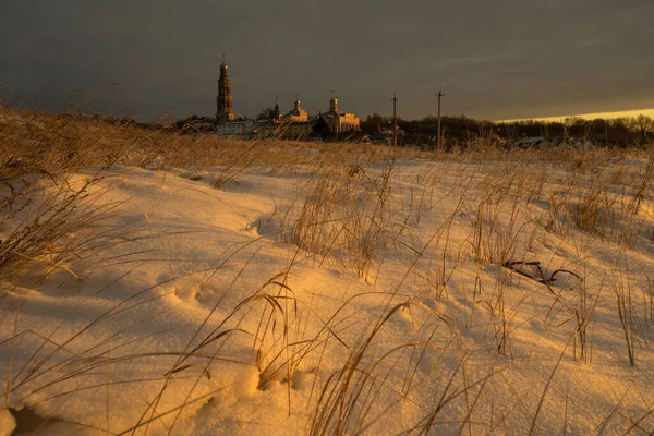 Şehrin dışında güzel bir sabah Manzaraya hayran