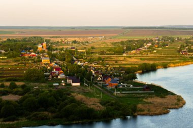 Şehir manzarasının dışında güzel bir yaz sabahı